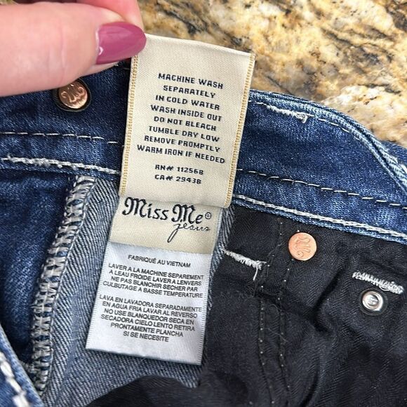 Miss Me Peace Sign Embellished Mid Rise Cuffed Capri Size 25 - Picture 5 of 8